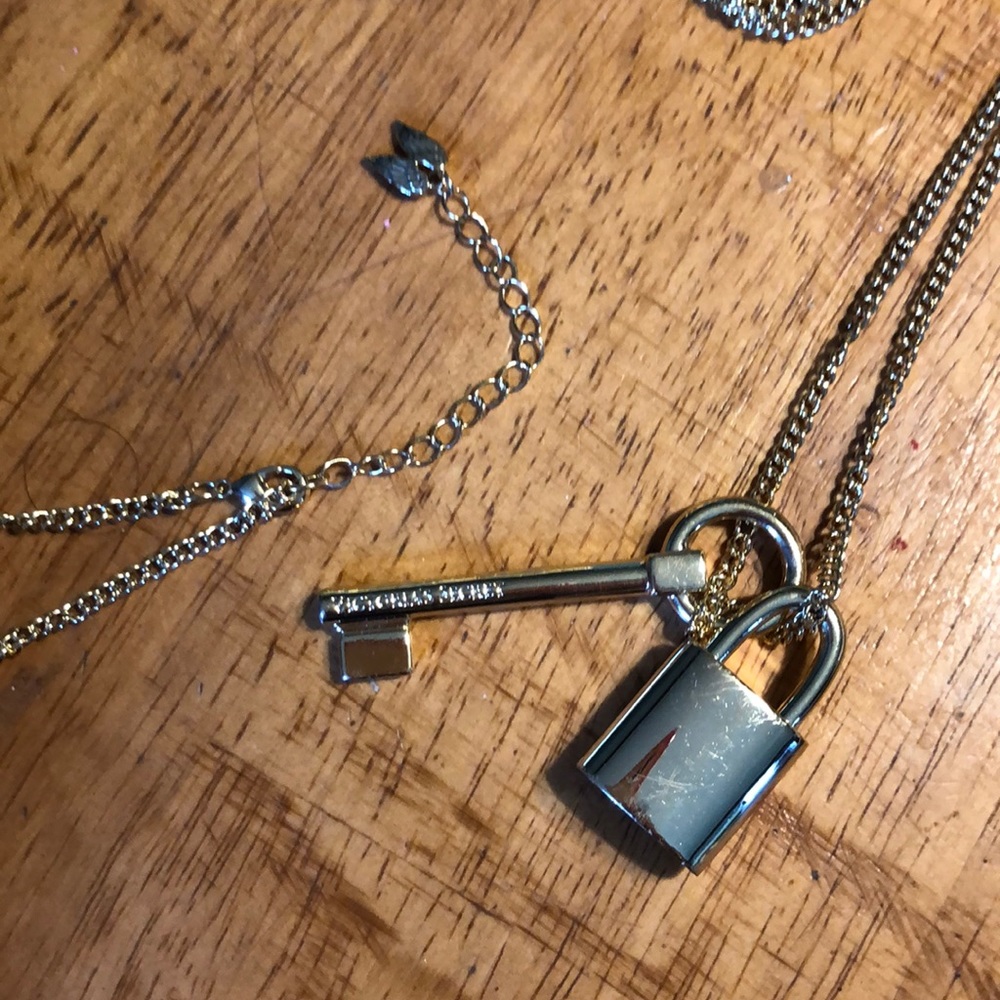 Victoria’s Secret Limited Edition necklace